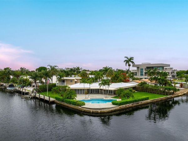 2130 NE 15th St, Fort Lauderdale, FL 33304