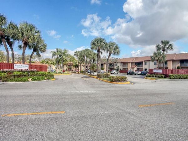 8041 Southgate Blvd, Unit H1, North Lauderdale, FL 33068