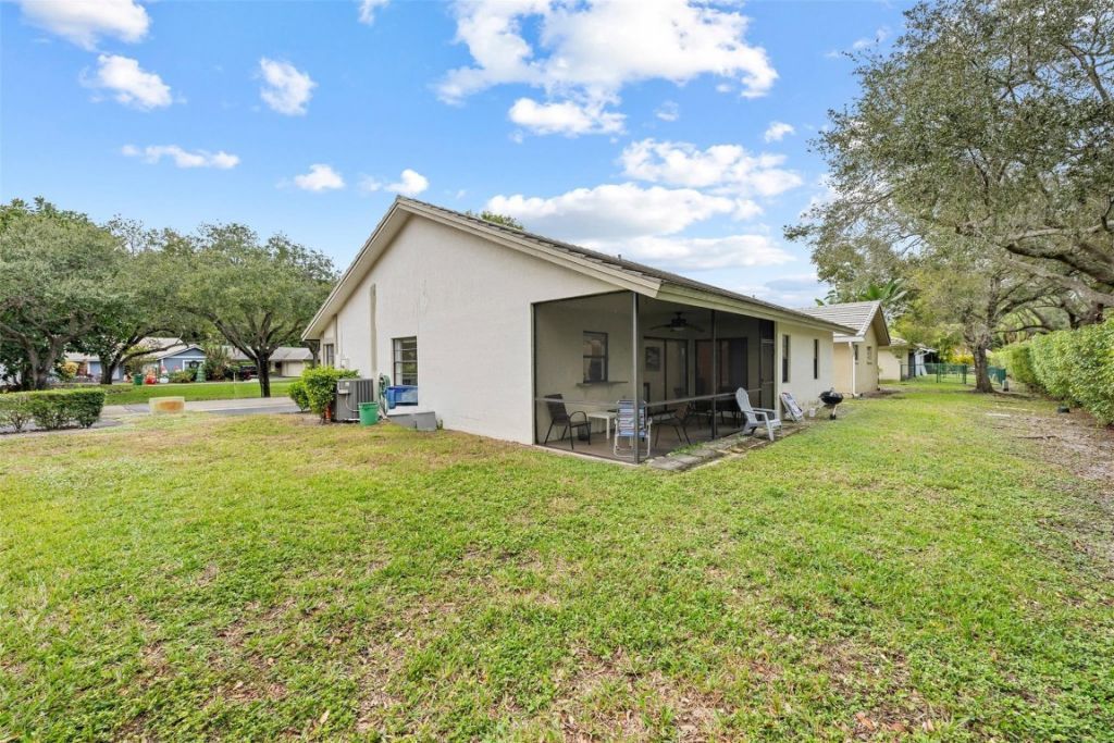 425 Shadow Wood Lane, Coral Springs, FL 33071 Photo