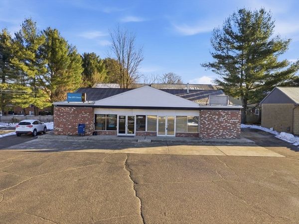 1979-1981 Memorial Dr, Chicopee, MA 01020