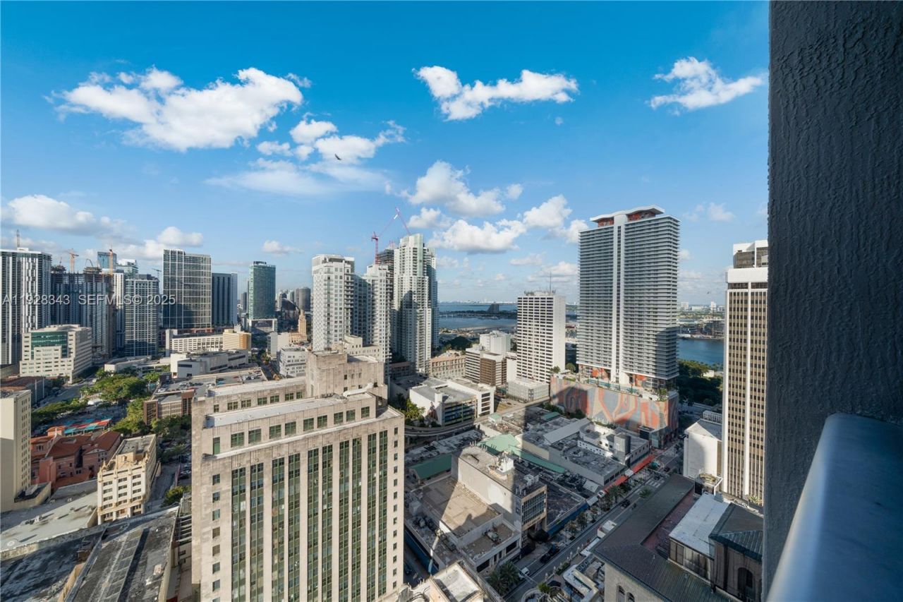 151 SE 1st St, Unit 3008, Miami, FL 33131 Photo