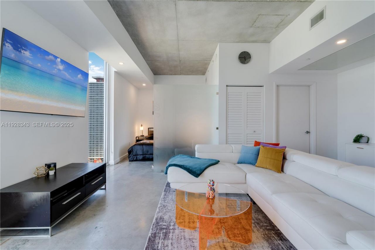 151 SE 1st St, Unit 3008, Miami, FL 33131 Photo