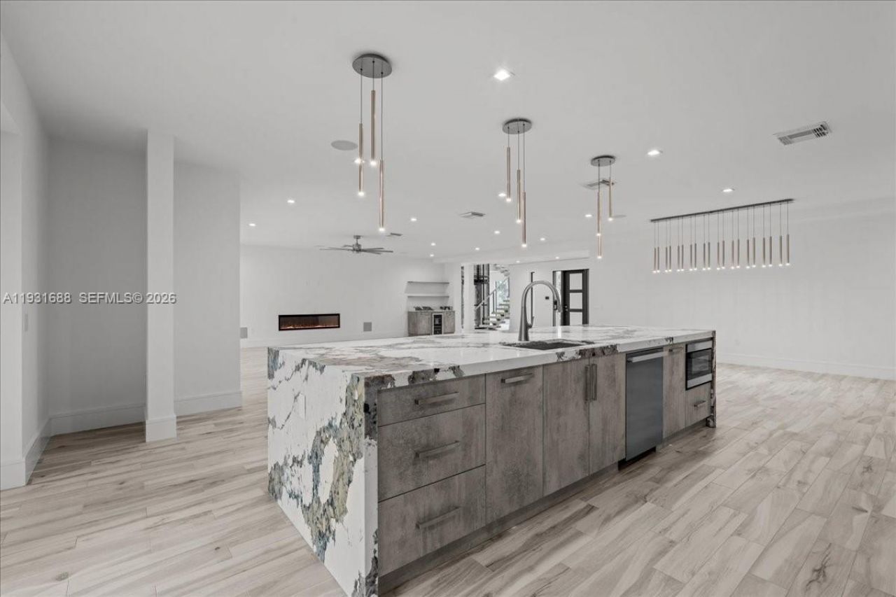 3800 Crayton Road, Naples, FL 34103 Photo