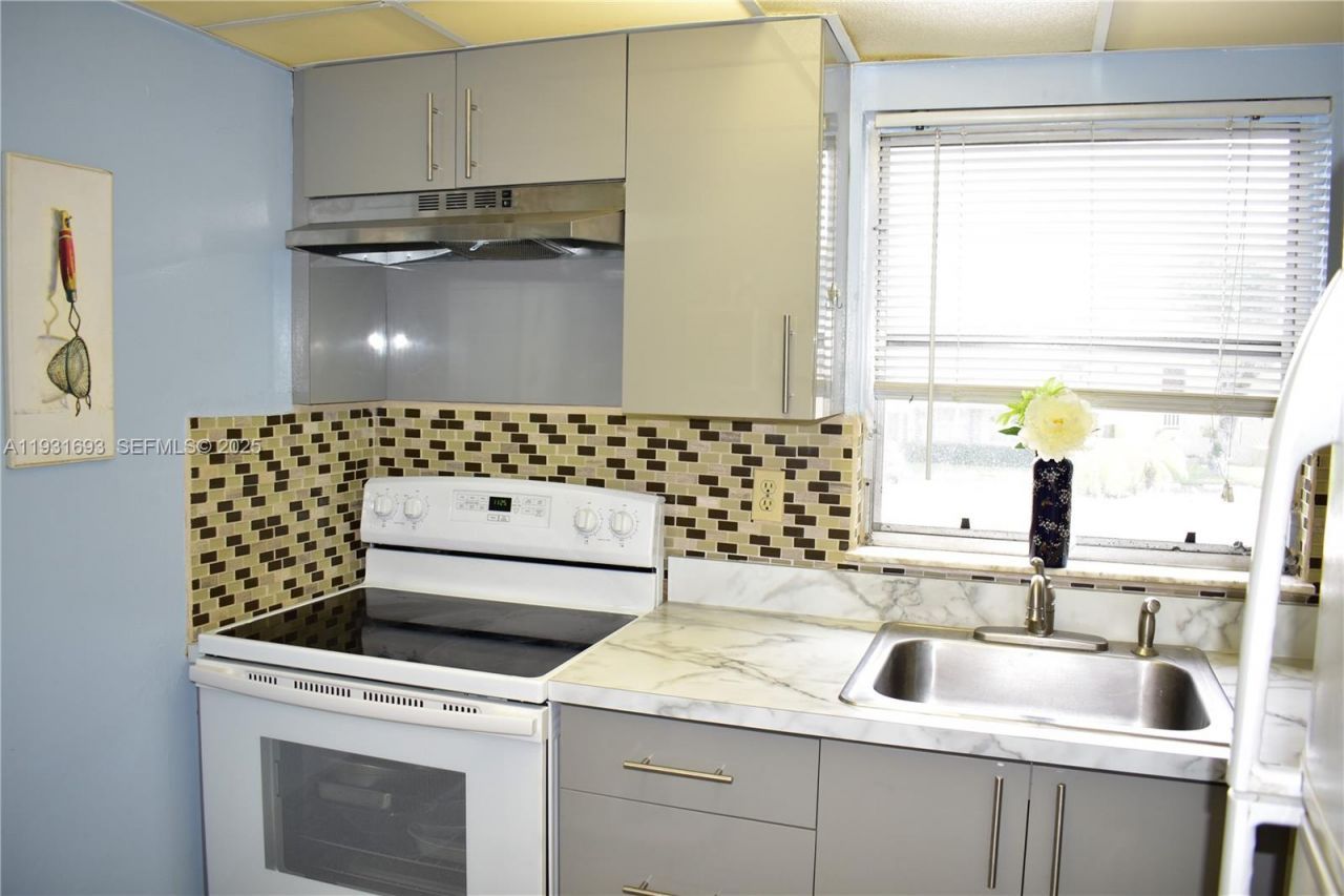 9141 Sunrise Lakes Blvd, Unit 201, Sunrise, FL 33322 Photo