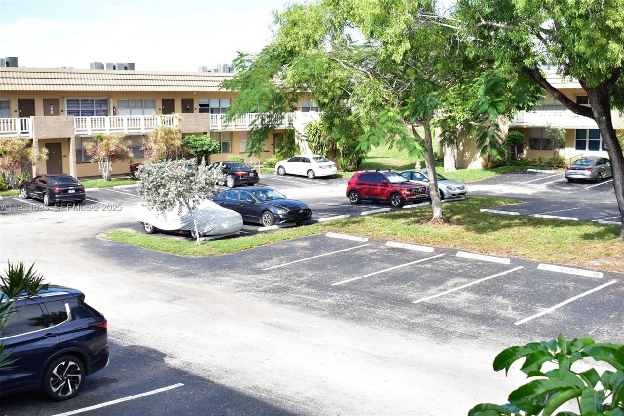 9141 Sunrise Lakes Blvd, Unit 201, Sunrise, FL 33322 Photo