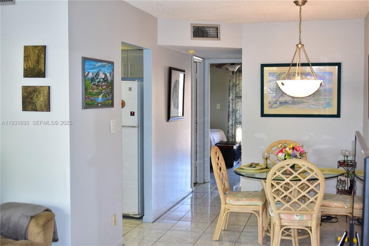 9141 Sunrise Lakes Blvd, Unit 201, Sunrise, FL 33322 Photo