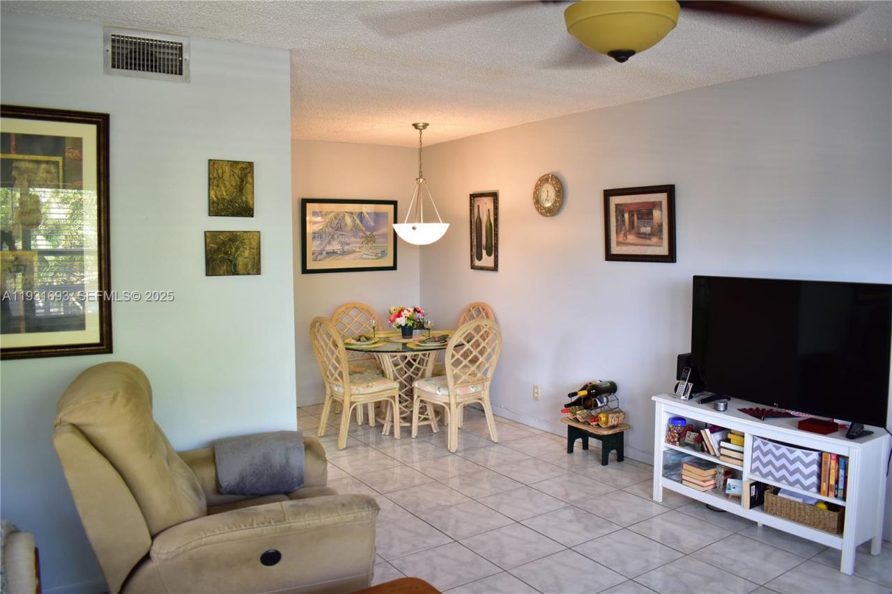 9141 Sunrise Lakes Blvd, Unit 201, Sunrise, FL 33322 Photo