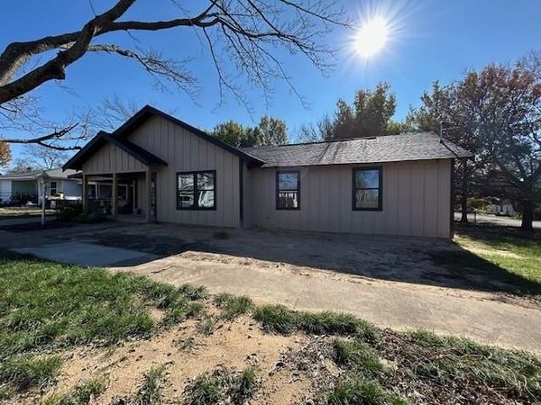 415 W Walnut Street , Whitewright, TX 75491