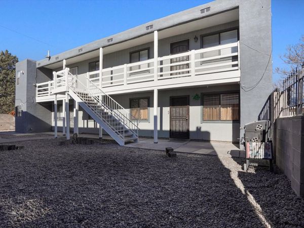 305 Grove Street NE, Albuquerque, NM 87108