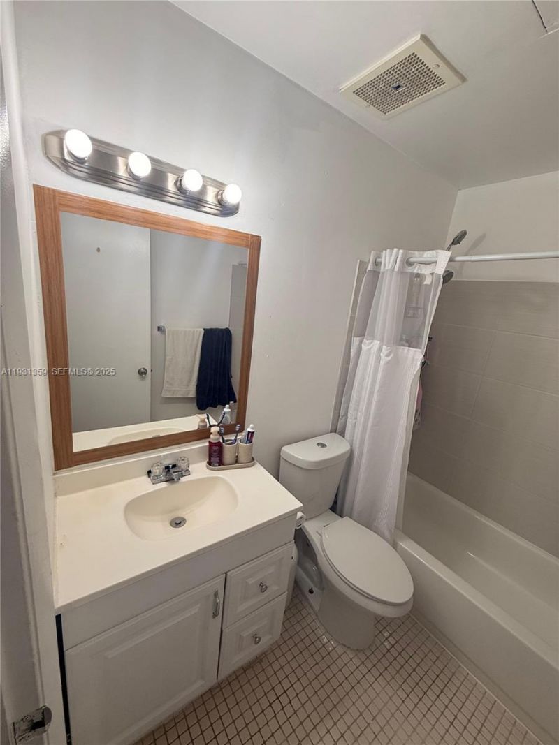 18101 NW 68th Ave, Unit C202, Hialeah, FL 33015 Photo