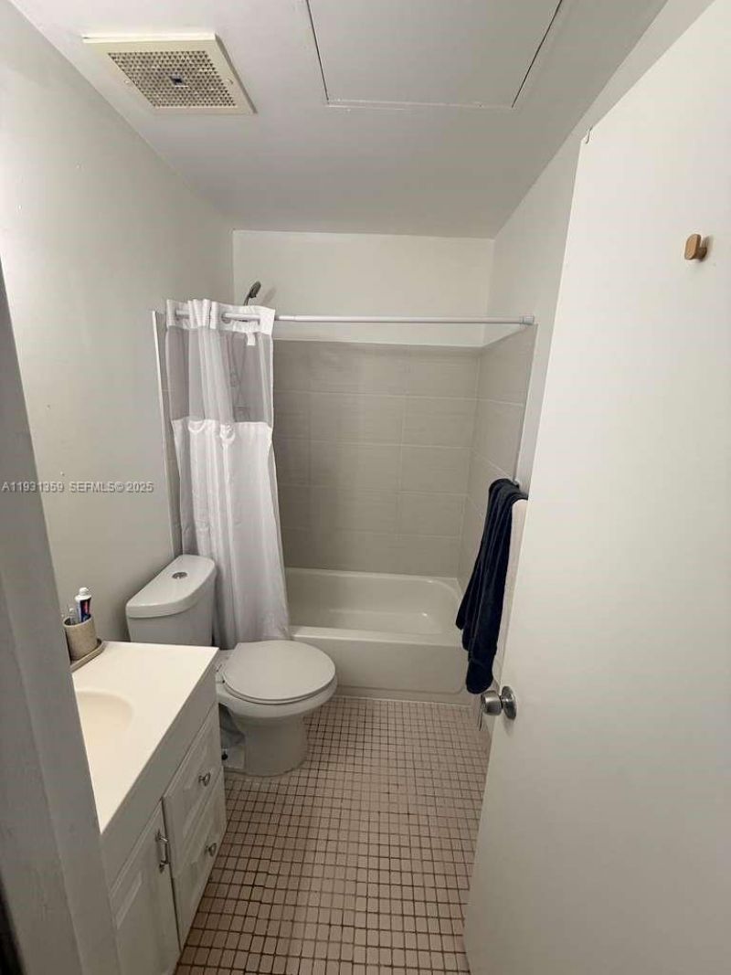 18101 NW 68th Ave, Unit C202, Hialeah, FL 33015 Photo