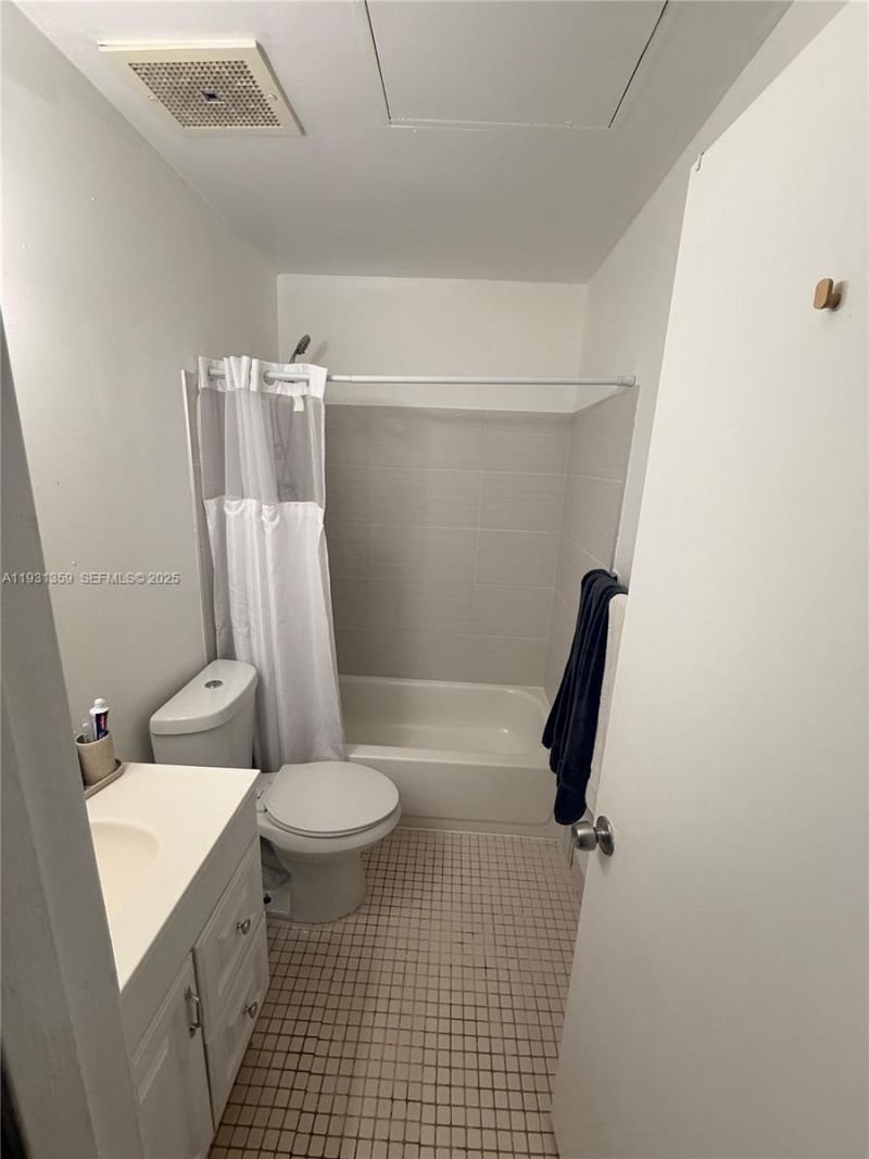 18101 NW 68th Ave, Unit C202, Hialeah, FL 33015 Photo