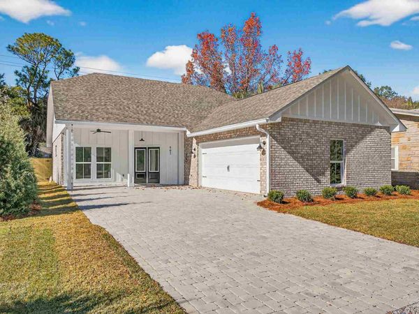 907 Bay Blvd, Pensacola, FL 32503