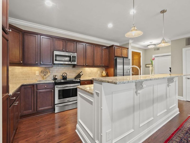 3175 Tremont Road, Unit 313, Columbus, OH 43221 Photo 4