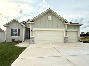9810 N Laurel Avenue, Kansas City, MO 64157