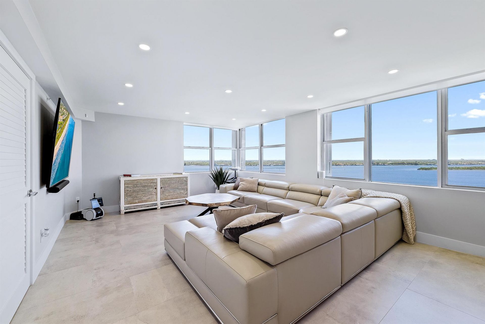 5200 N Ocean Drive, Unit 2003, Singer Island, FL 33404 Photo