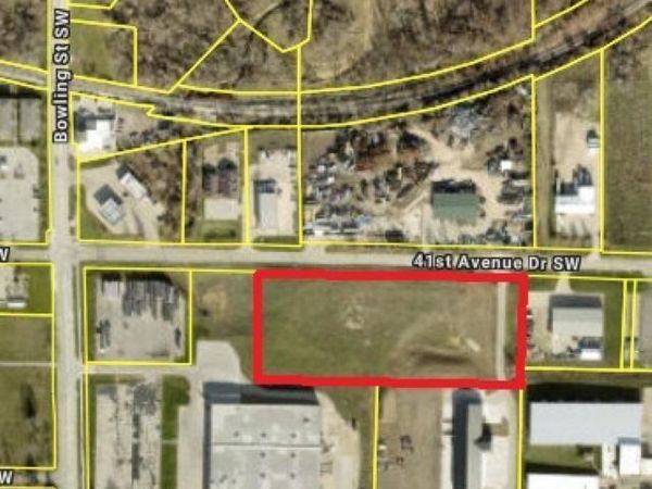 41st Ave Dr SW, Cedar Rapids, IA 52404