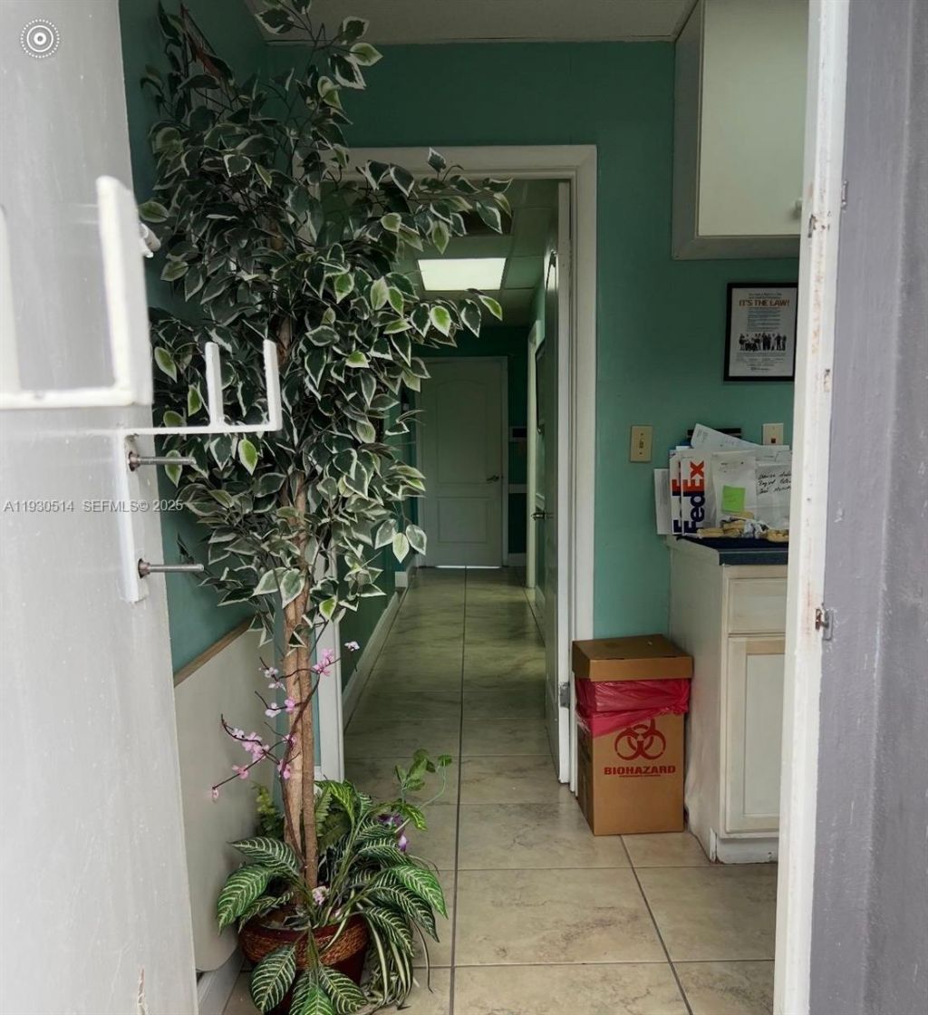 4750 NW 7 St, Miami, FL 33126 Photo