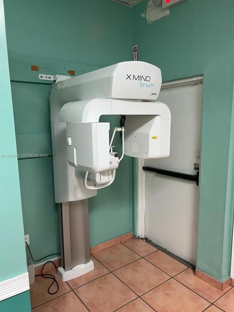 4750 NW 7 St, Miami, FL 33126 Photo