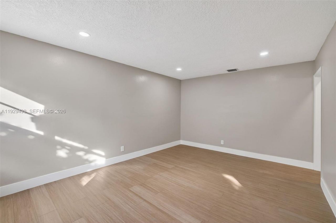 1015 NE 17th Ct, Fort Lauderdale, FL 33305 Photo