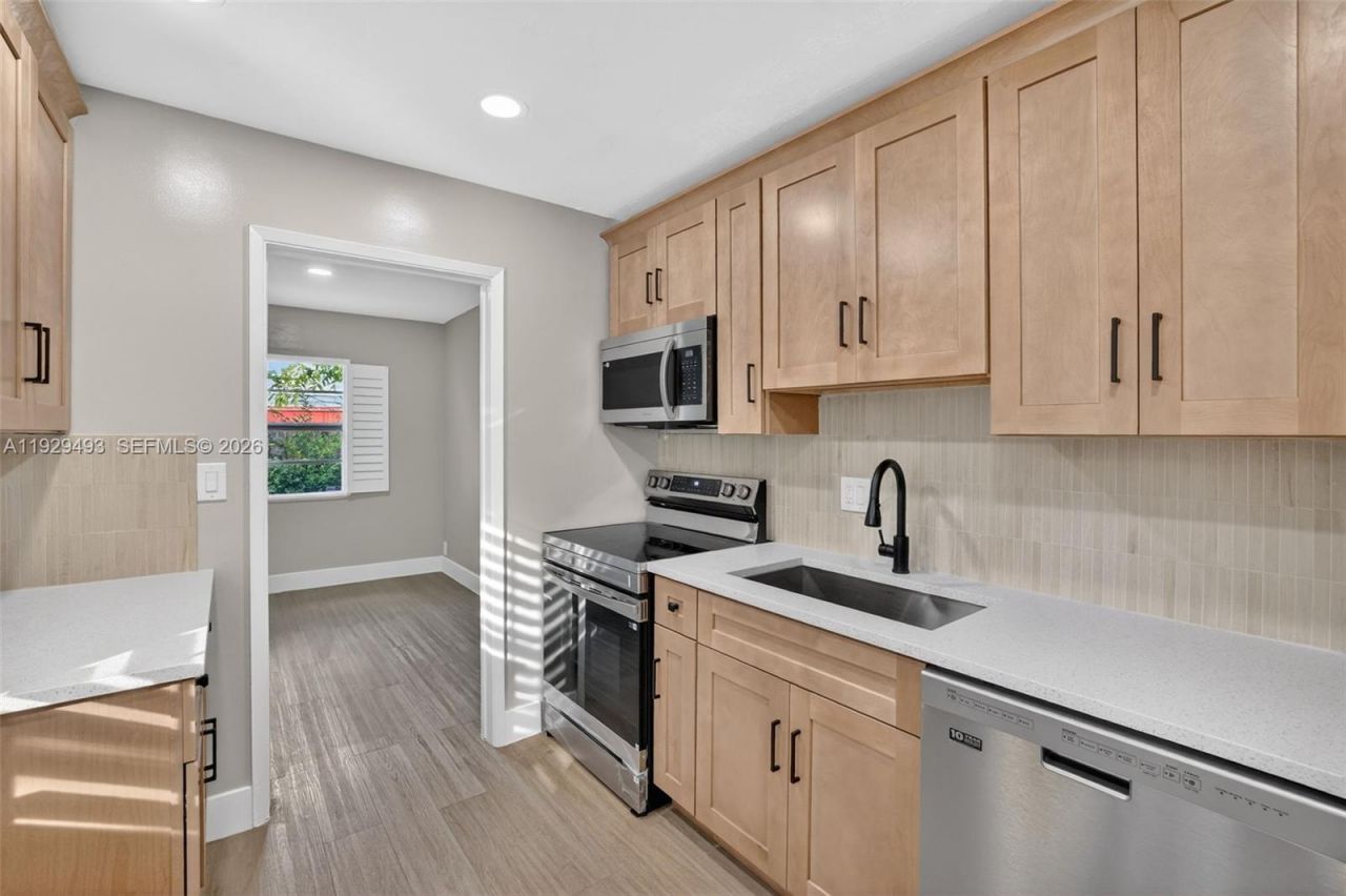 1015 NE 17th Ct, Fort Lauderdale, FL 33305 Photo