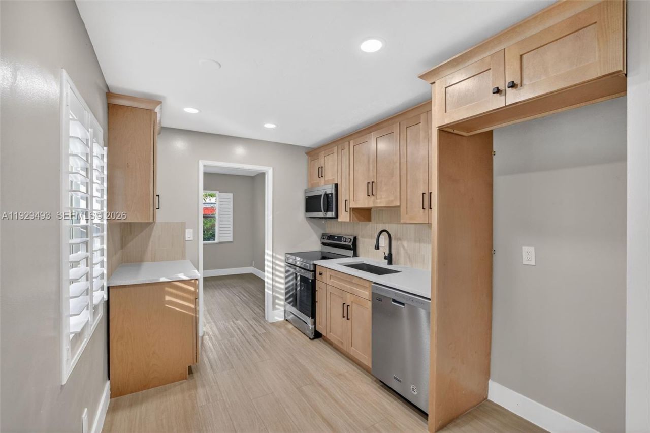 1015 NE 17th Ct, Fort Lauderdale, FL 33305 Photo