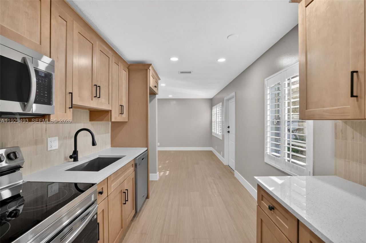 1015 NE 17th Ct, Fort Lauderdale, FL 33305 Photo