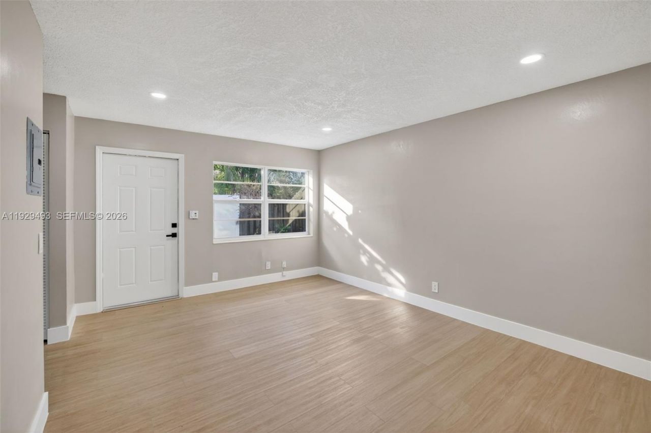 1015 NE 17th Ct, Fort Lauderdale, FL 33305 Photo