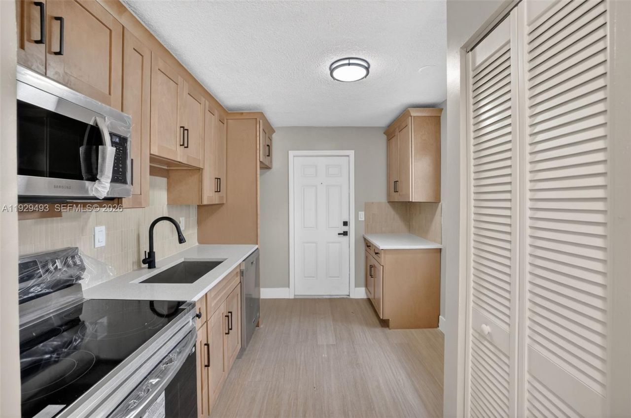 1015 NE 17th Ct, Fort Lauderdale, FL 33305 Photo