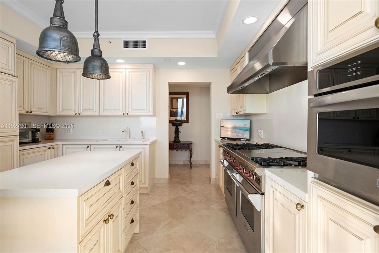 17875 Collins Ave , Unit 4303, Sunny Isles Beach, FL 33160 Photo