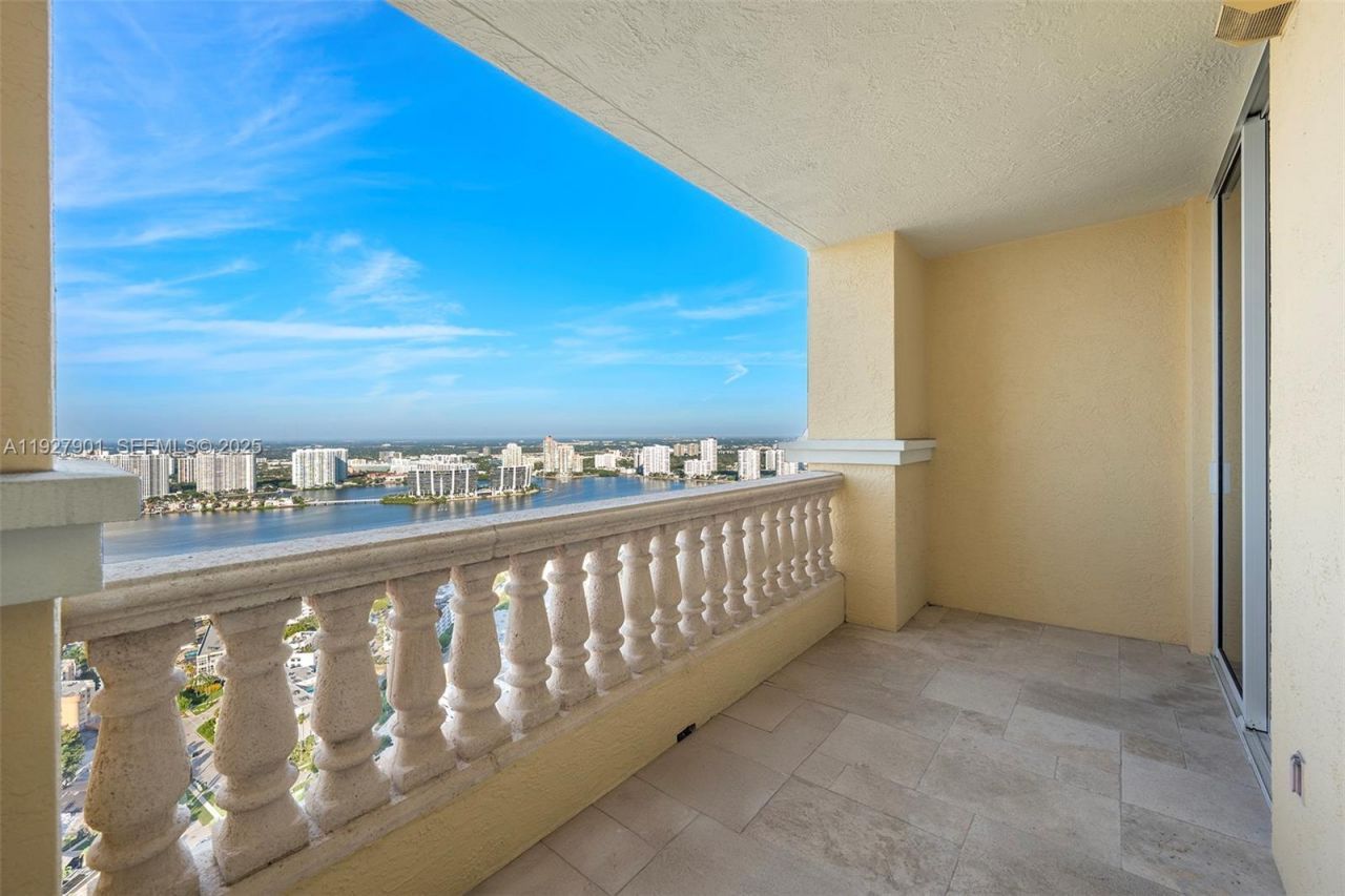 17875 Collins Ave , Unit 4303, Sunny Isles Beach, FL 33160 Photo