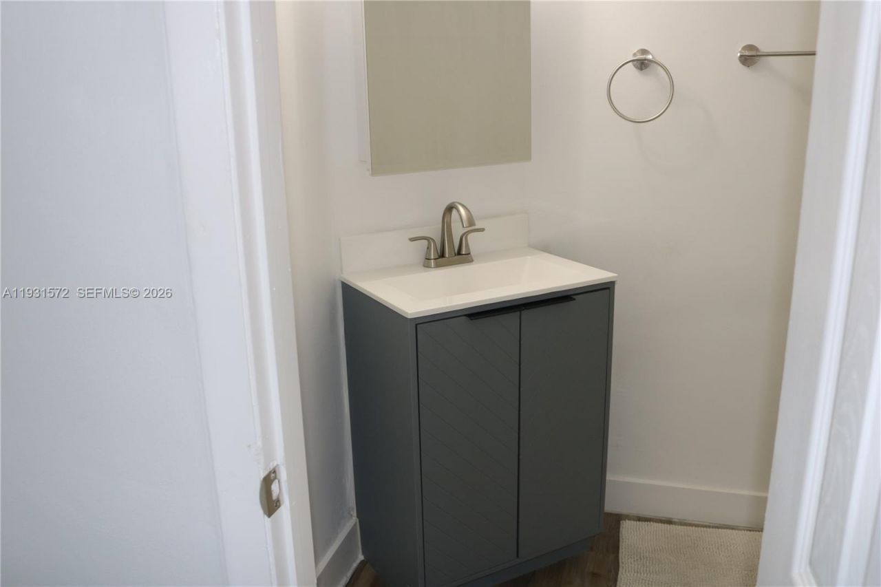 1301 NE 191st St, Unit F407, Miami, FL 33179 Photo