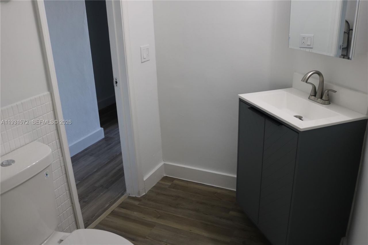 1301 NE 191st St, Unit F407, Miami, FL 33179 Photo