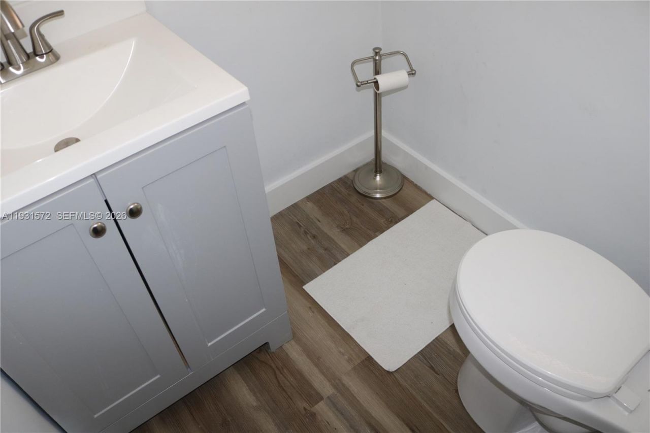 1301 NE 191st St, Unit F407, Miami, FL 33179 Photo