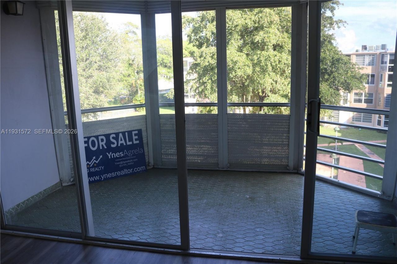 1301 NE 191st St, Unit F407, Miami, FL 33179 Photo