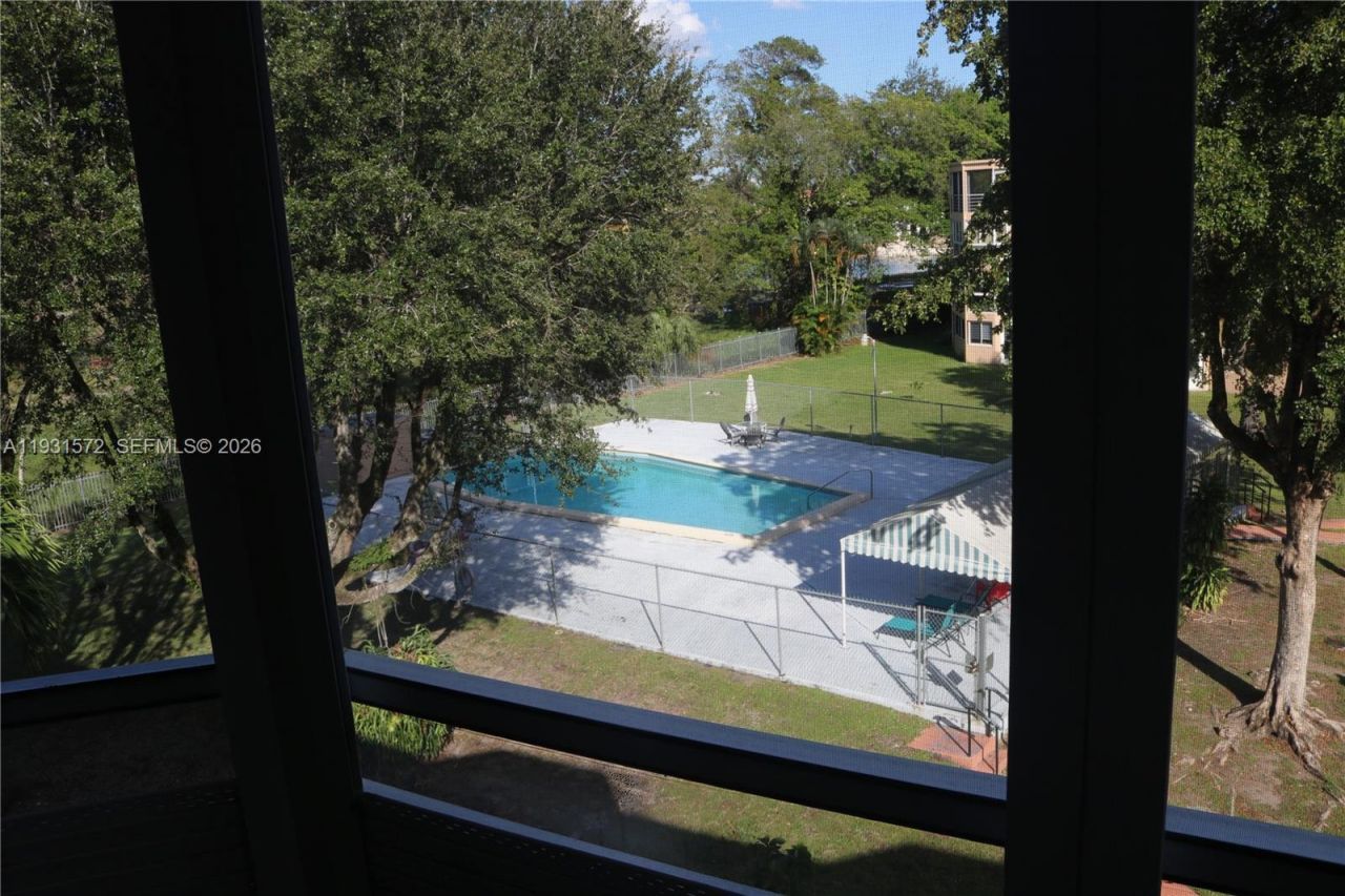1301 NE 191st St, Unit F407, Miami, FL 33179 Photo