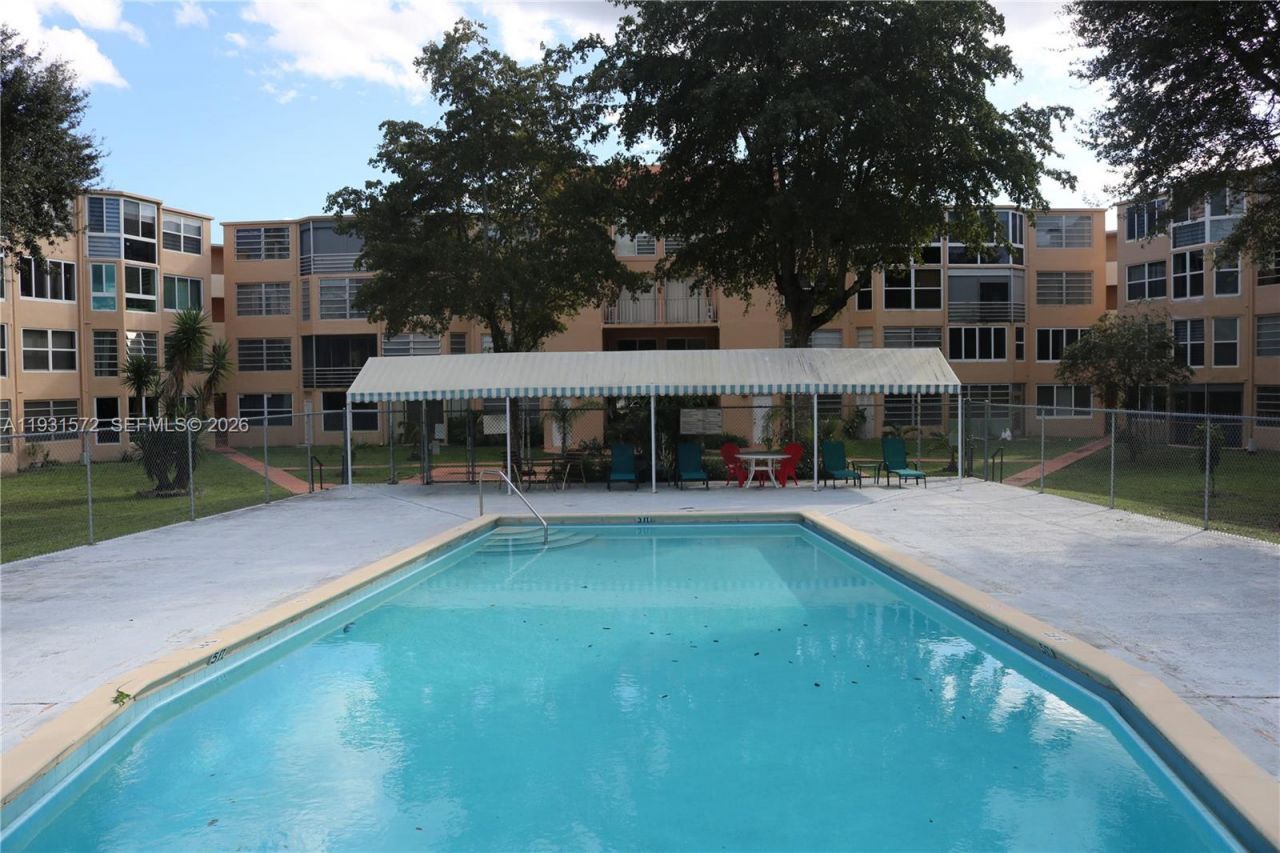 1301 NE 191st St, Unit F407, Miami, FL 33179 Photo