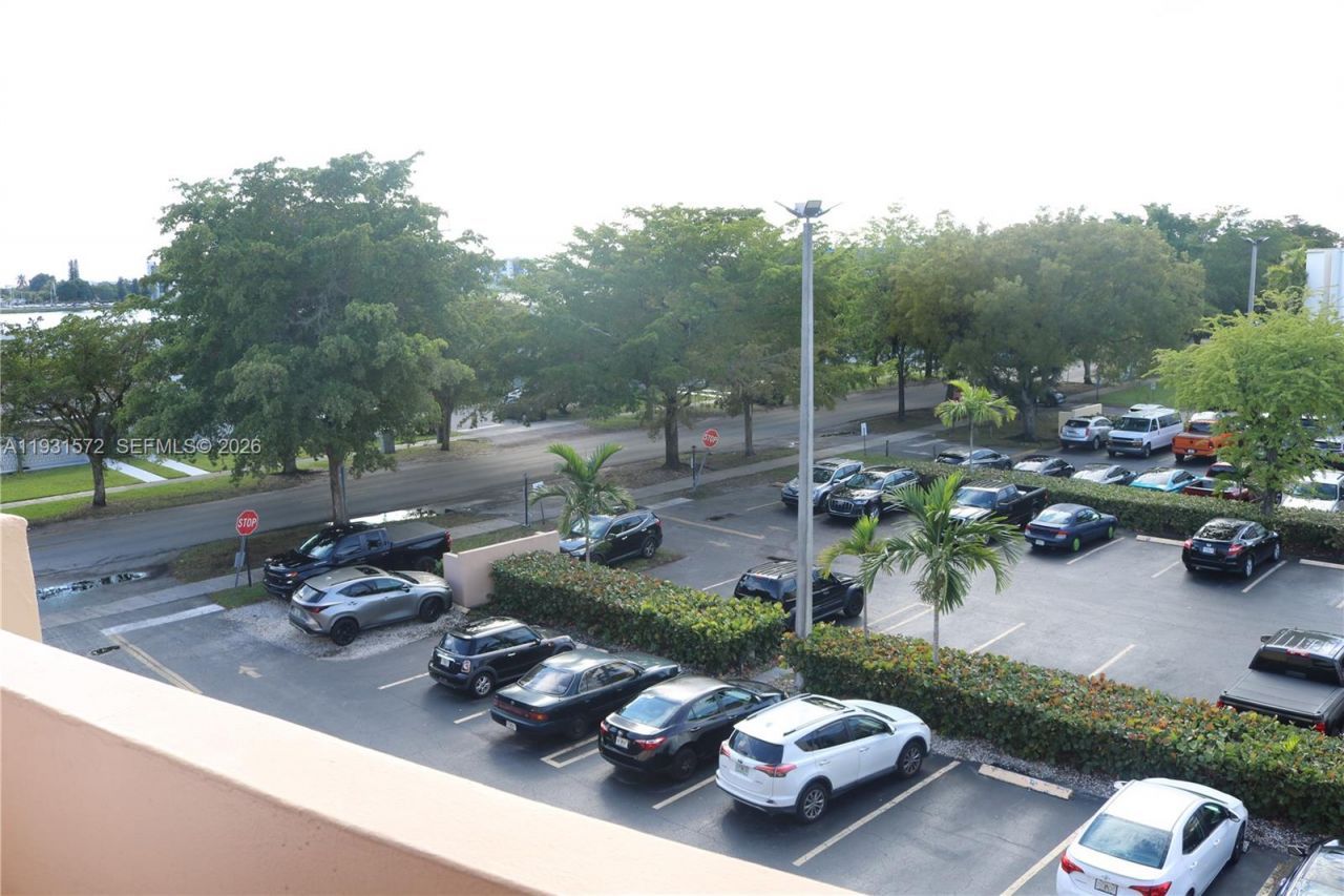 1301 NE 191st St, Unit F407, Miami, FL 33179 Photo