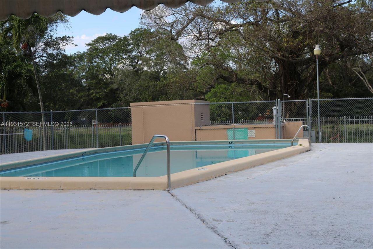 1301 NE 191st St, Unit F407, Miami, FL 33179 Photo