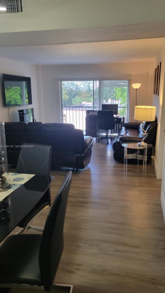 4158 Inverrary Dr, Unit 409, Lauderhill, FL 33319 Photo