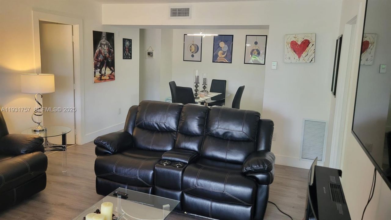 4158 Inverrary Dr, Unit 409, Lauderhill, FL 33319 Photo