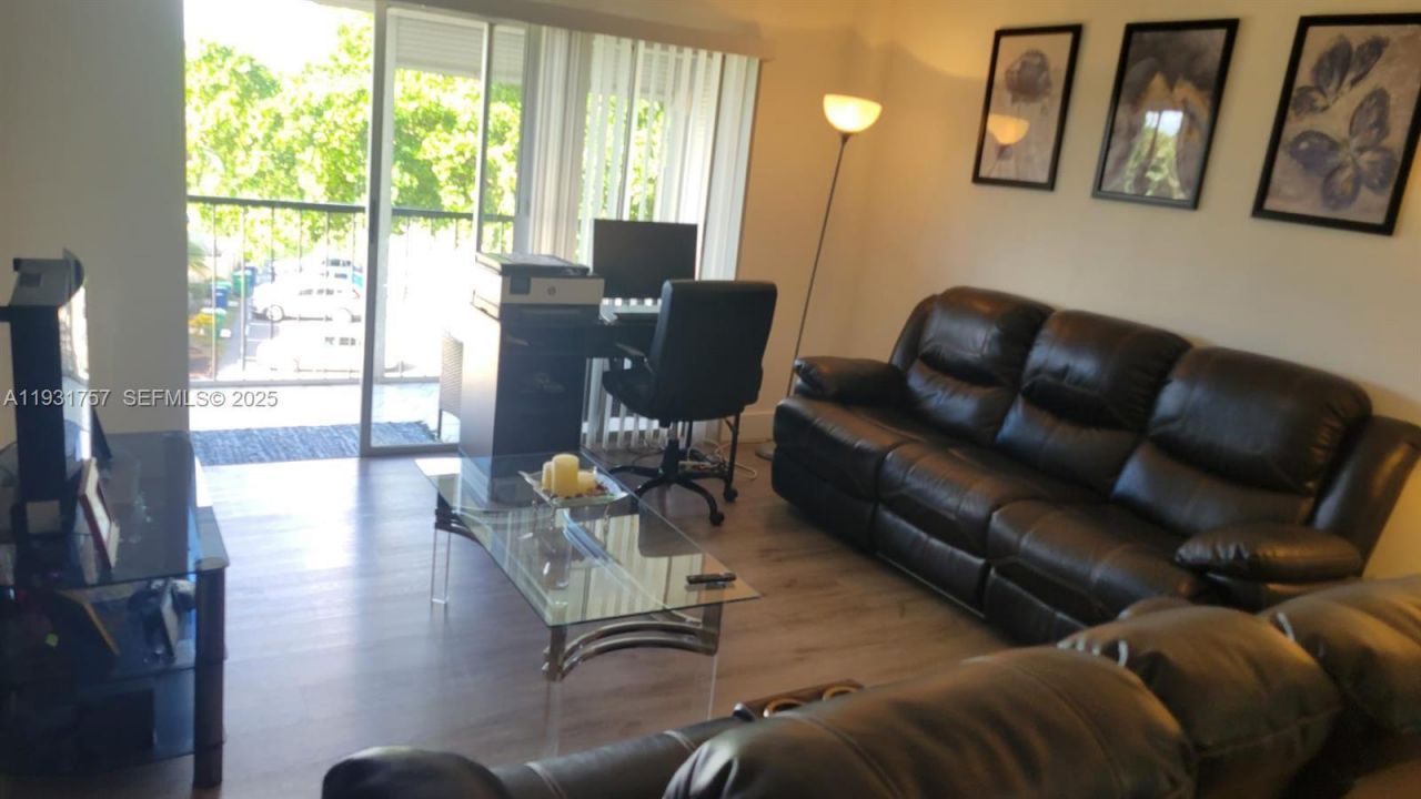 4158 Inverrary Dr, Unit 409, Lauderhill, FL 33319 Photo