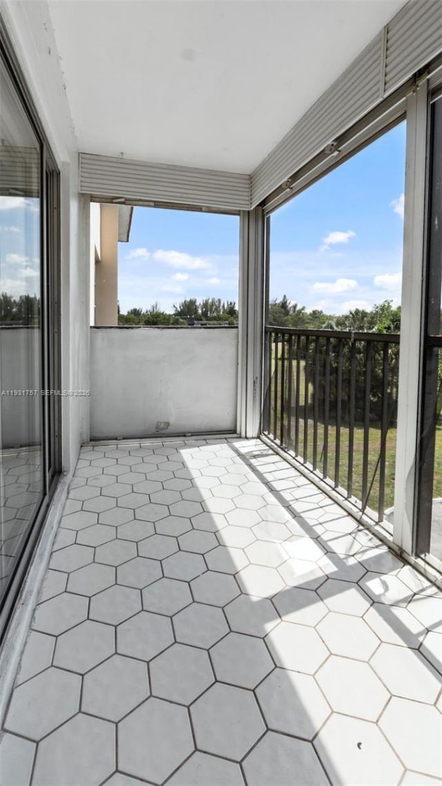 4158 Inverrary Dr, Unit 409, Lauderhill, FL 33319 Photo