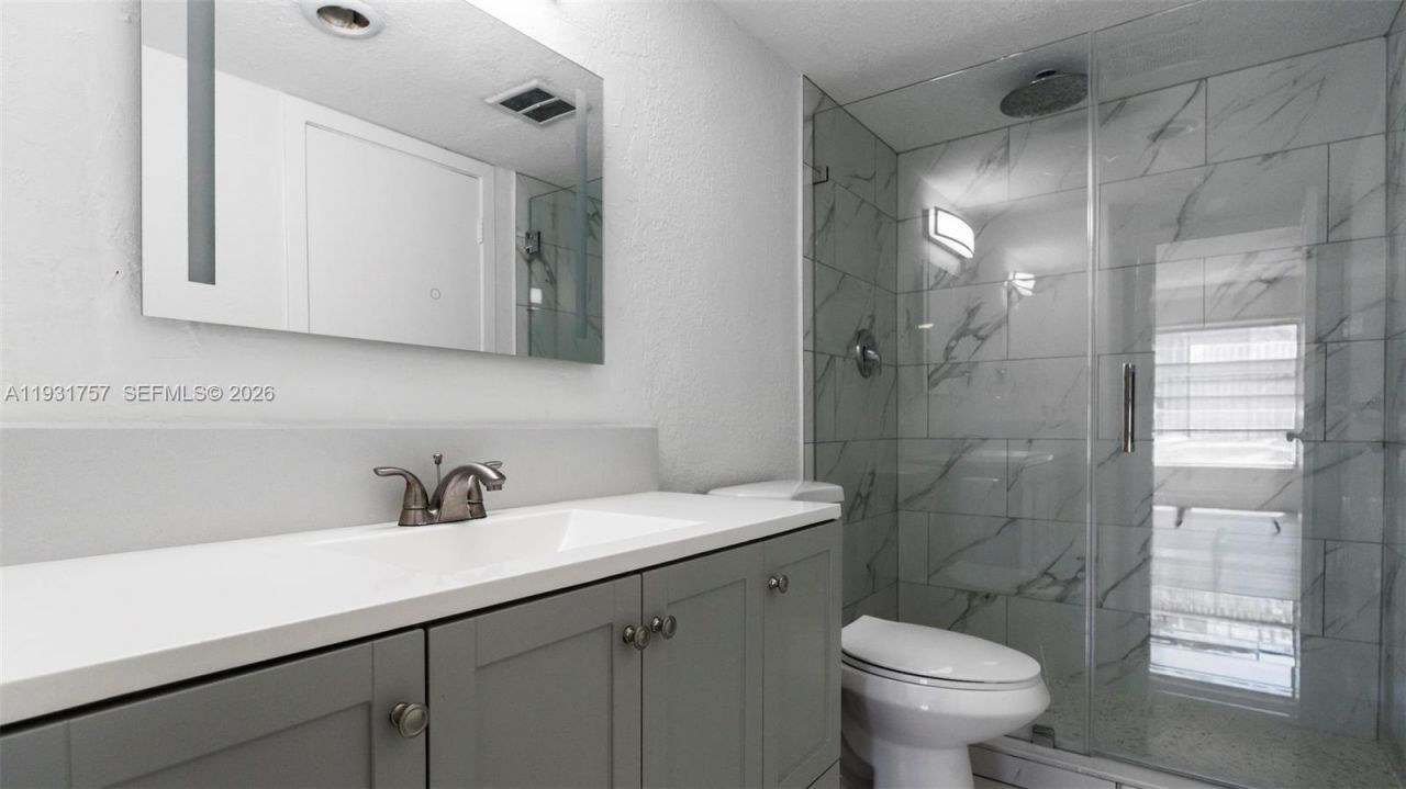 4158 Inverrary Dr, Unit 409, Lauderhill, FL 33319 Photo