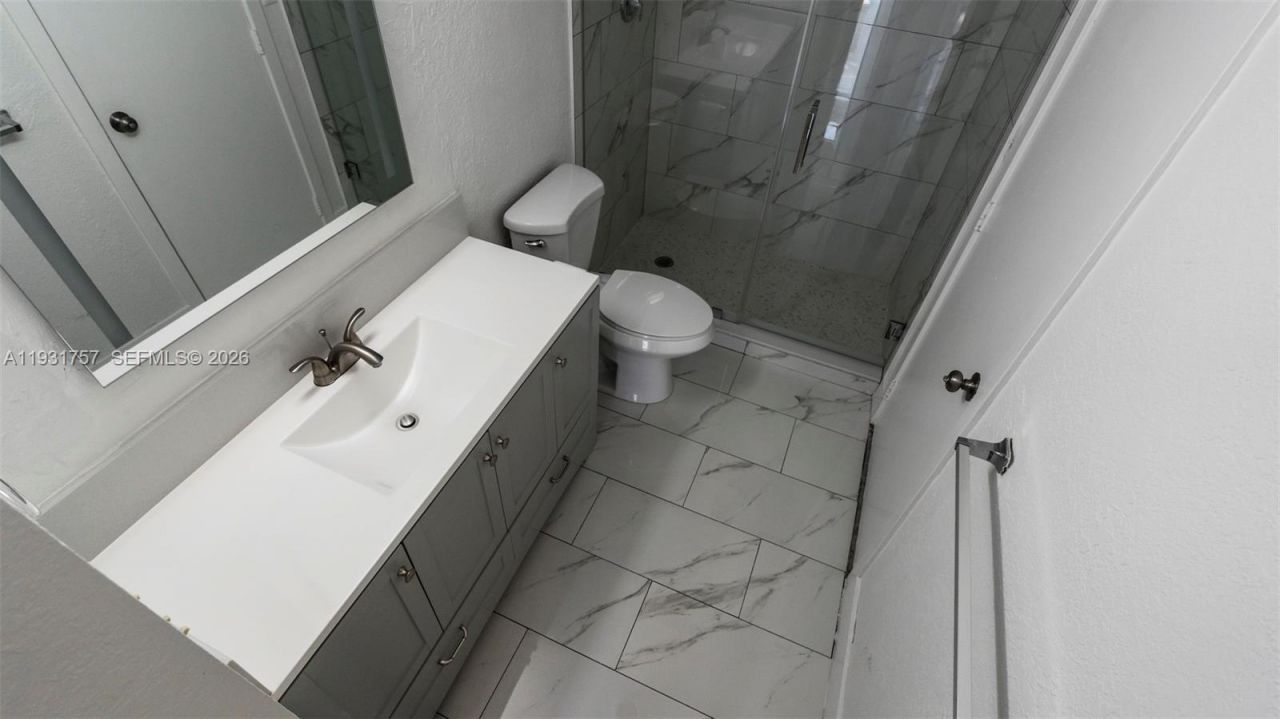 4158 Inverrary Dr, Unit 409, Lauderhill, FL 33319 Photo