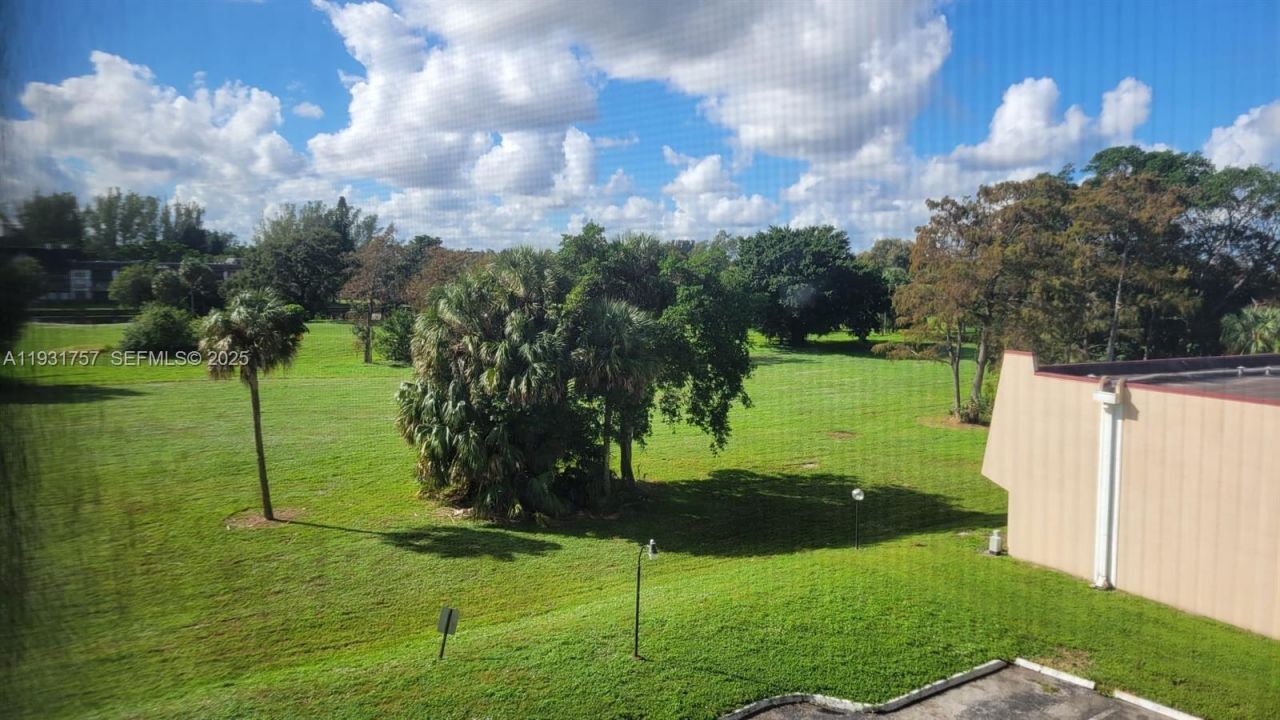 4158 Inverrary Dr, Unit 409, Lauderhill, FL 33319 Photo