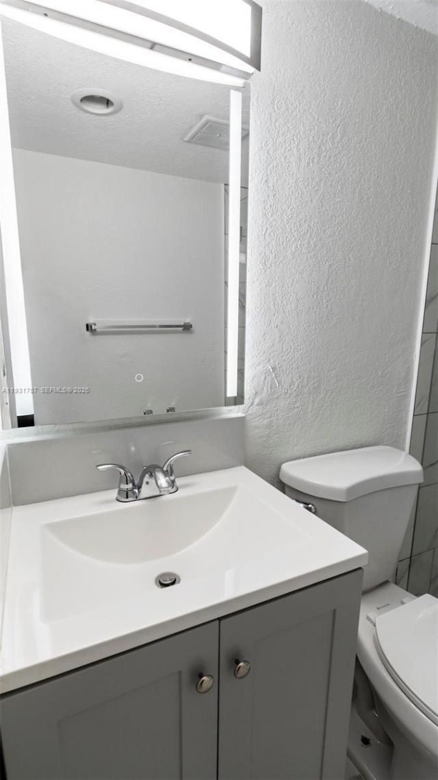 4158 Inverrary Dr, Unit 409, Lauderhill, FL 33319 Photo