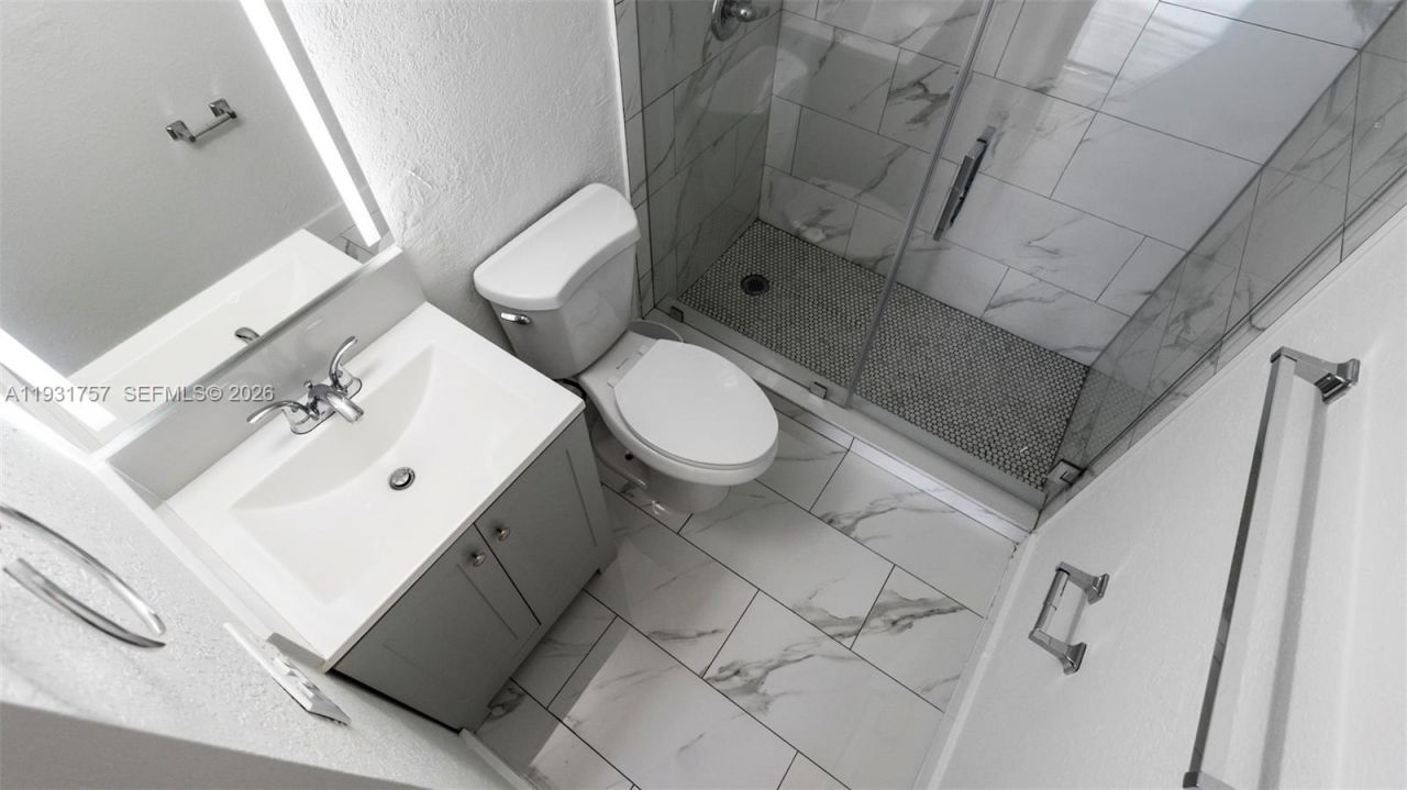 4158 Inverrary Dr, Unit 409, Lauderhill, FL 33319 Photo