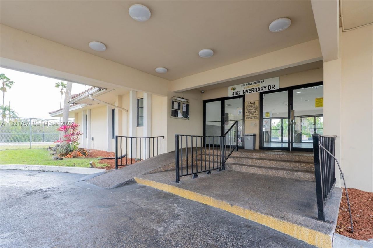 4158 Inverrary Dr, Unit 409, Lauderhill, FL 33319 Photo