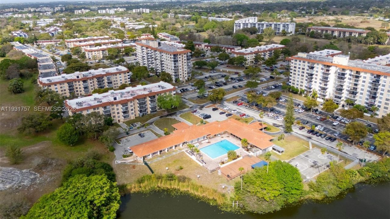 4158 Inverrary Dr, Unit 409, Lauderhill, FL 33319 Photo